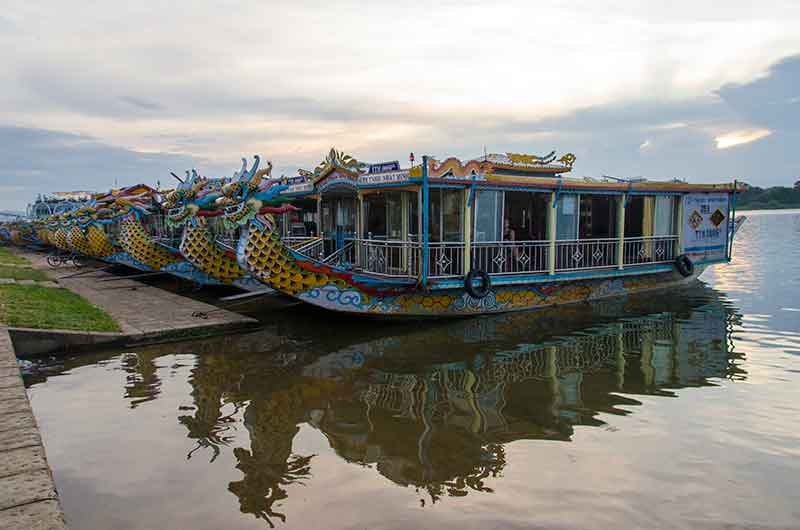 391 - Vietnam - Hue - rio del Perfume - barcos de paseo